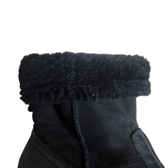 EUC UGG MEN'S SIZE 9 BLACK HARTSVILLE WATERPROOF SHEEPSKIN LEATHER BOOTS 5626 - Picture 9 of 14